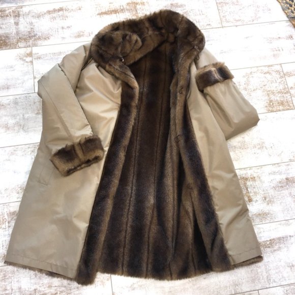 Gorgeous Cally Do REVERSIBLE Coat - Picture 6 of 13
